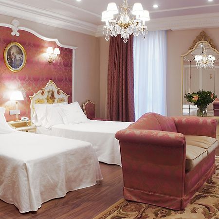โรงแรมกรัน ลา เปร์ลา ปัมโปลนา ห้อง รูปภาพ A room at the hotel