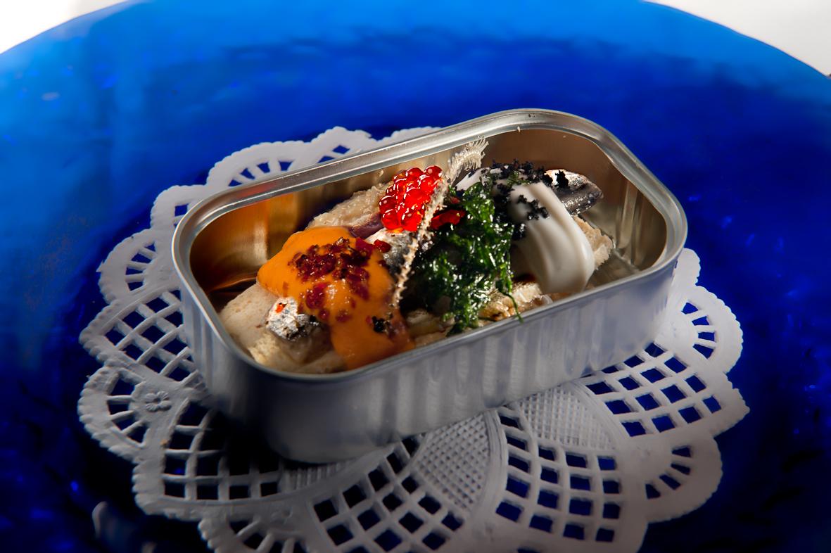 โรงแรมกรัน ลา เปร์ลา ปัมโปลนา ภายนอก รูปภาพ A tin of canned fish