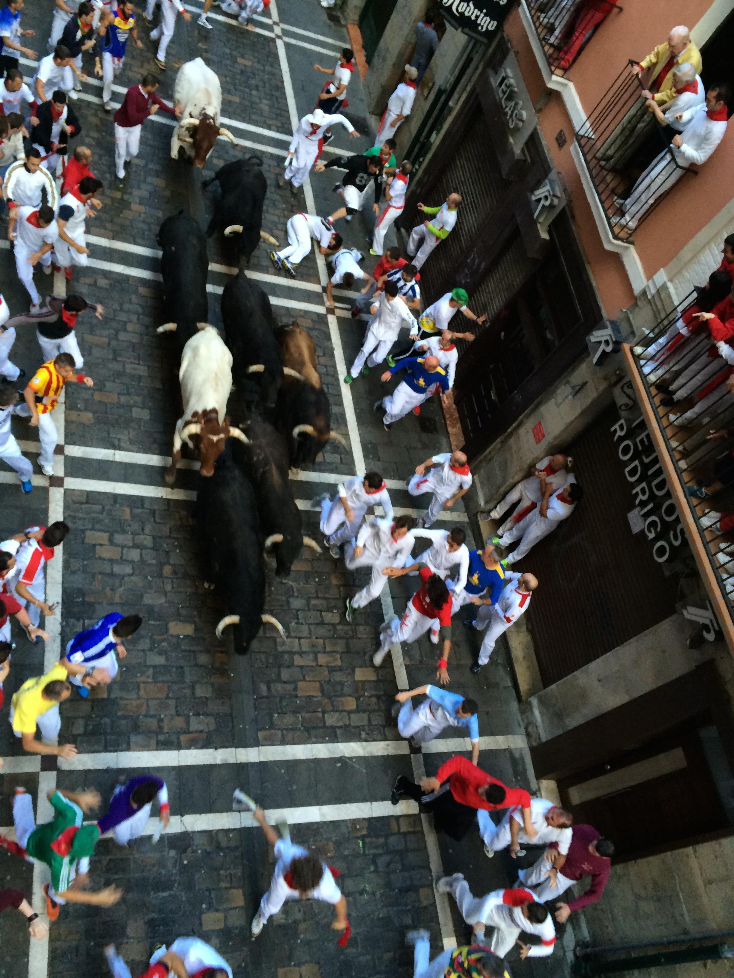 โรงแรมกรัน ลา เปร์ลา ปัมโปลนา ภายนอก รูปภาพ The bull run in Pamplona