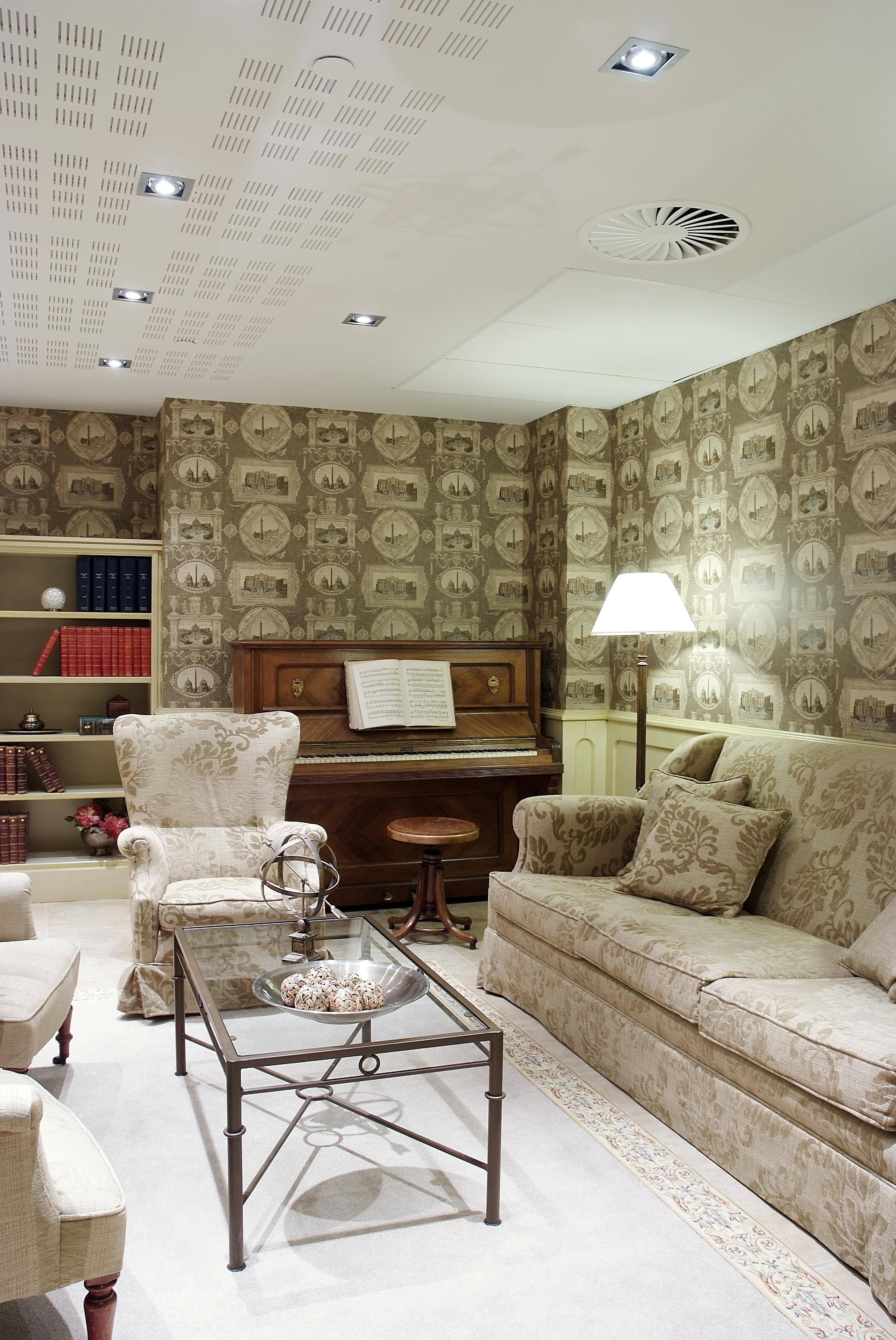 โรงแรมกรัน ลา เปร์ลา ปัมโปลนา ภายนอก รูปภาพ Wallpaper in a living room