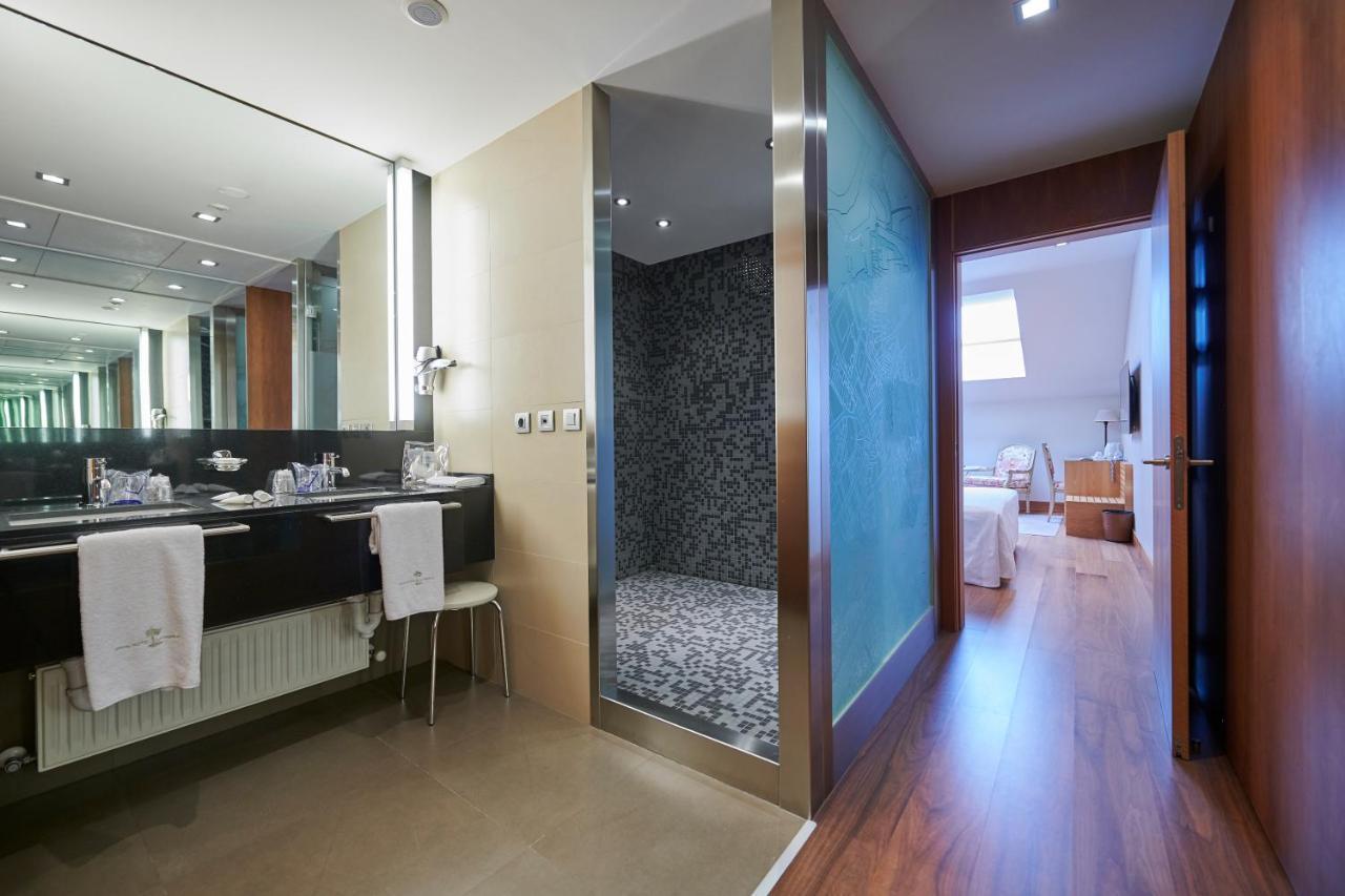 โรงแรมกรัน ลา เปร์ลา ปัมโปลนา ภายนอก รูปภาพ Bathroom