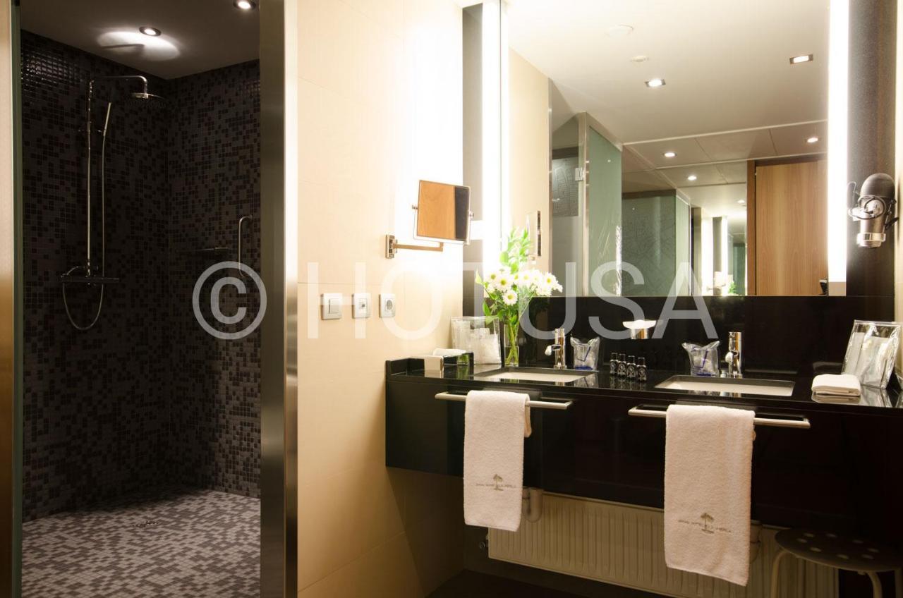 โรงแรมกรัน ลา เปร์ลา ปัมโปลนา ภายนอก รูปภาพ Bathroom